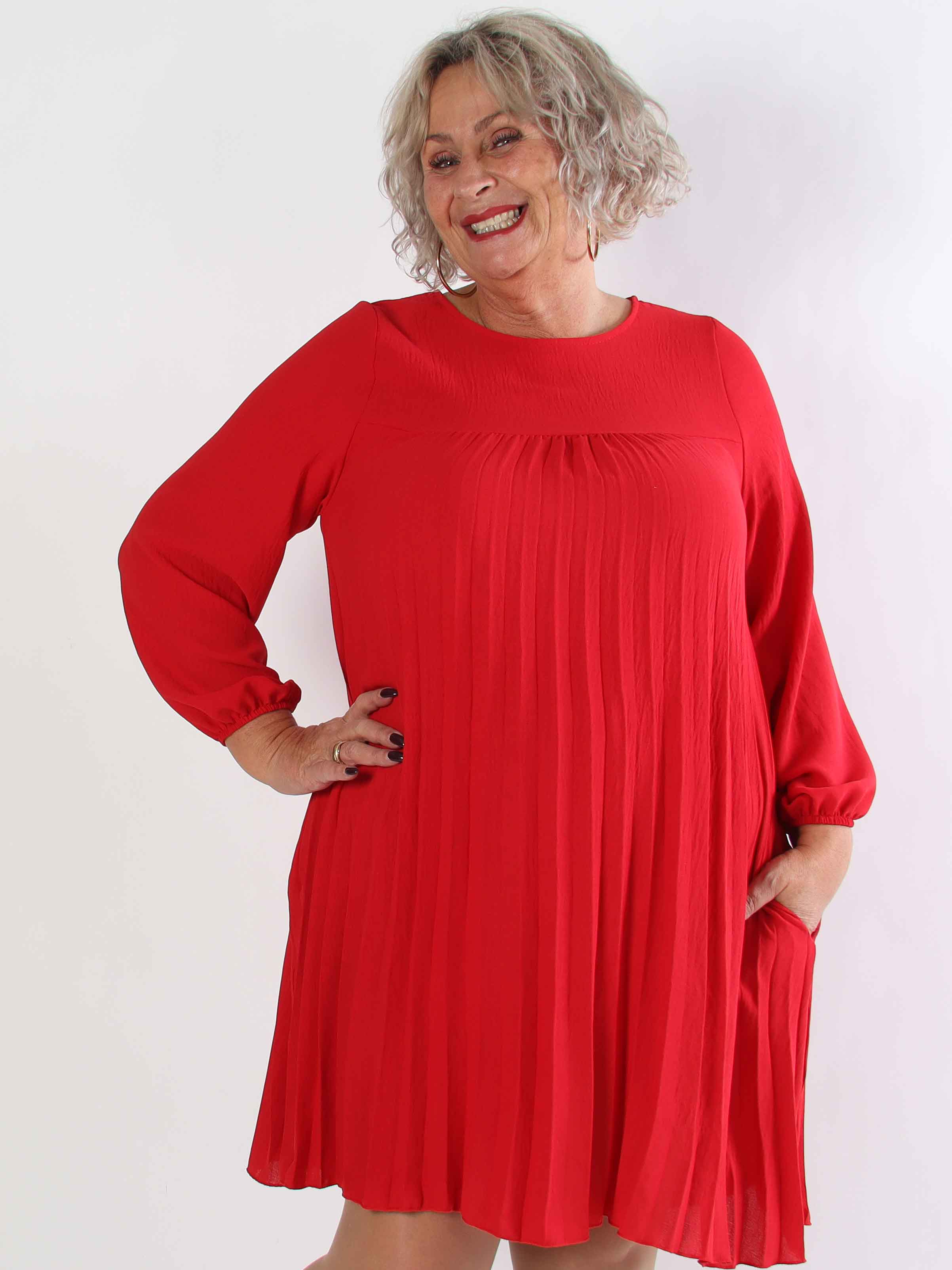 Nancy Short L/S - Plus size klänning med plissering och fickor